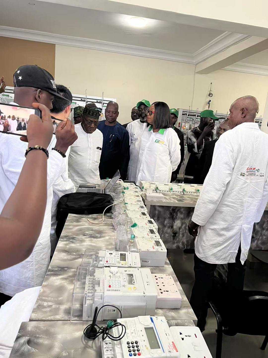 尼日利亞前總統奧巴桑喬視察SBOBET利记電氣在尼投資企業